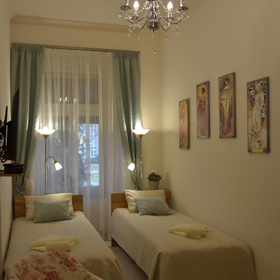 Elegant Apartman Eger Exteriör bild