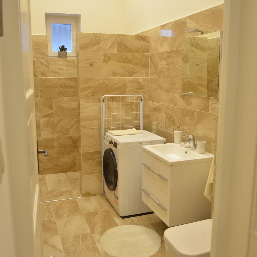 Elegant Apartman Eger Exteriör bild