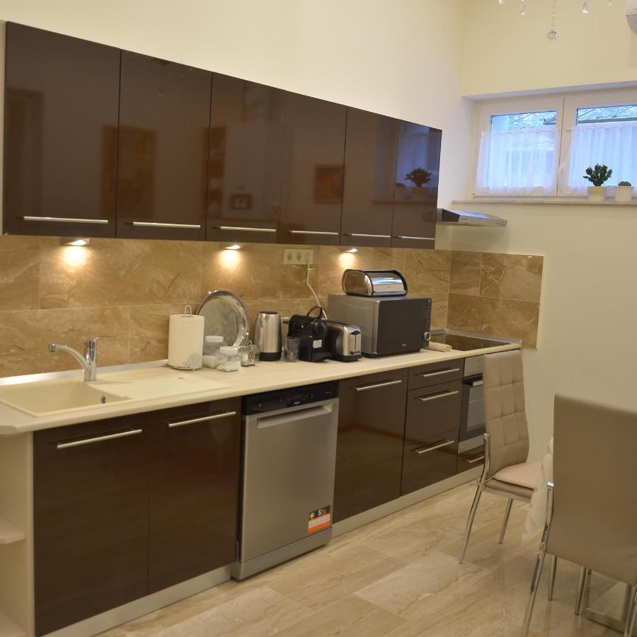 Elegant Apartman Eger Exteriör bild
